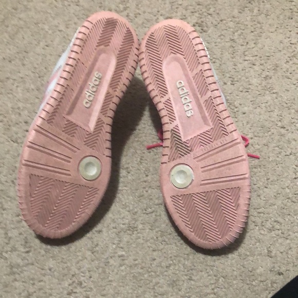 Cute Adidas shoes - Picture 4 of 10